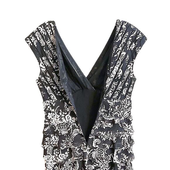 Adrianna Papell Dress SZ 10 Black White Shutter Pleat Sleeveless Sheath V-Neck - Picture 7 of 14